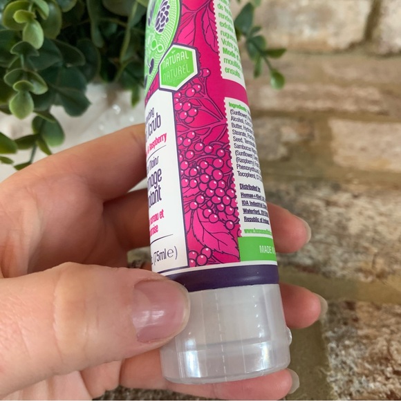 ✨$5✨ Human + Kind | Elderflower & Raspberry Moisturizing Hand Scrub - Picture 4 of 8